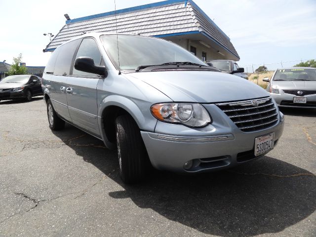 2006 Chrysler Town and Country 4dr 2.5L Turbo W/sunroof/3rd Row AWD SUV