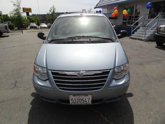 2006 Chrysler Town and Country 4dr 2.5L Turbo W/sunroof/3rd Row AWD SUV