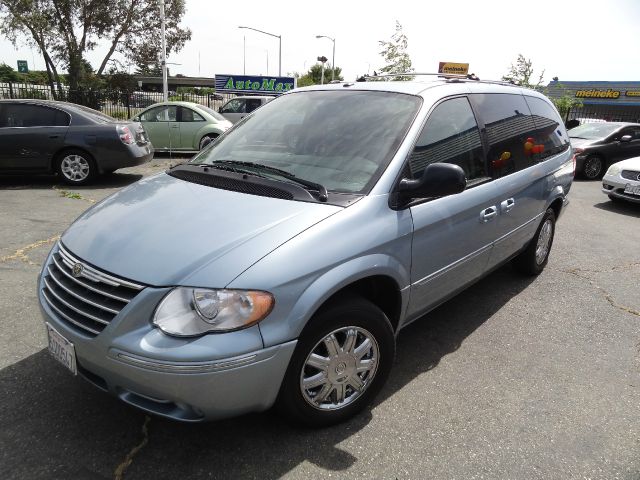2006 Chrysler Town and Country 4dr 2.5L Turbo W/sunroof/3rd Row AWD SUV