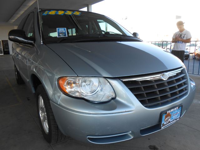 2006 Chrysler Town and Country 3.5