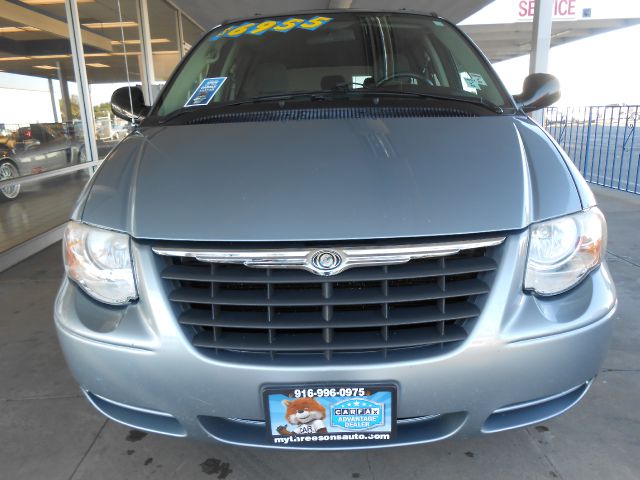 2006 Chrysler Town and Country 3.5