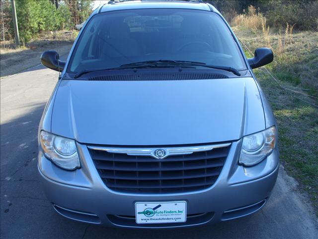 2006 Chrysler Town and Country 3.5