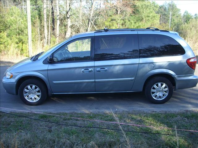 2006 Chrysler Town and Country 3.5