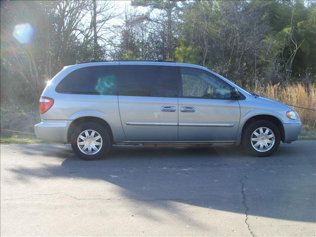 2006 Chrysler Town and Country 3.5