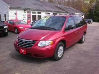 2007 Chrysler Town and Country LS Flex Fuel 4x4 This Is One Of Our Best Bargains