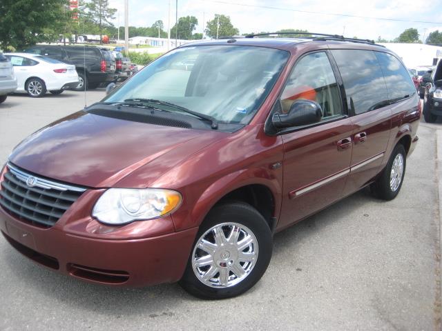 2007 Chrysler Town and Country T6 AWD Moon Roof Leather