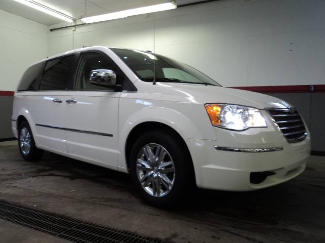 2008 Chrysler Town and Country SLT 25