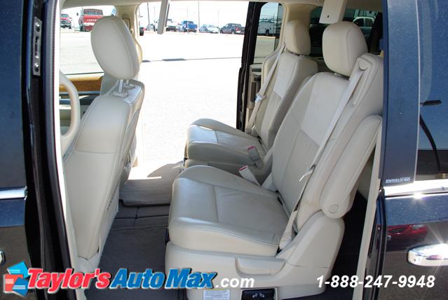 2008 Chrysler Town and Country SLT 25