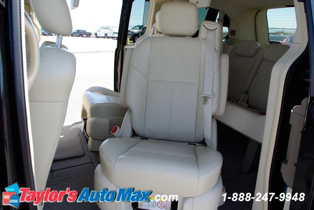 2008 Chrysler Town and Country SLT 25