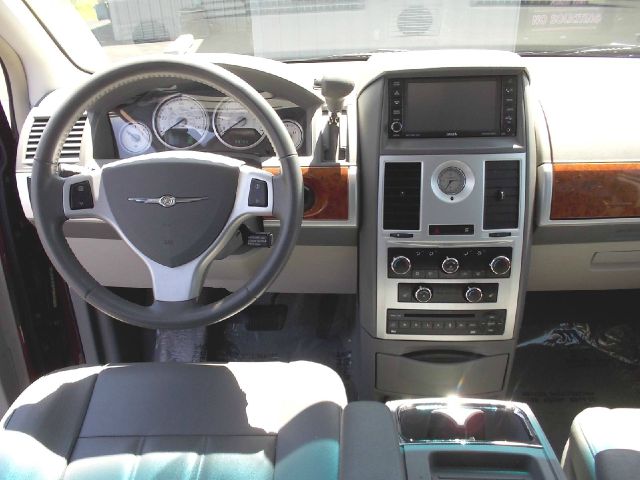 2008 Chrysler Town and Country Lariat Crew Diesel 4x4