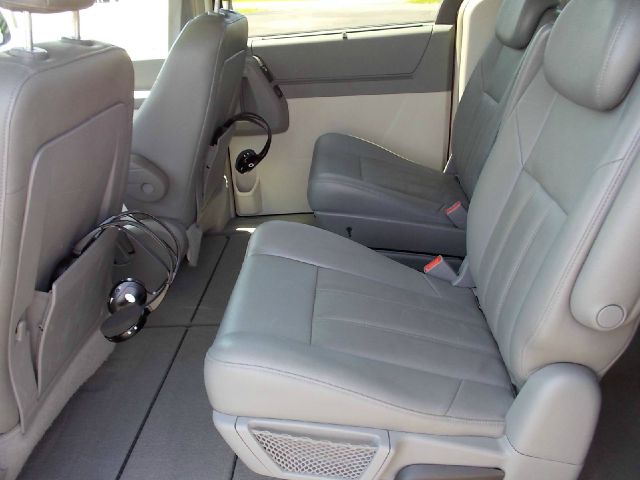 2008 Chrysler Town and Country Lariat Crew Diesel 4x4