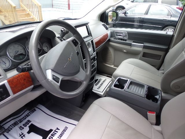 2008 Chrysler Town and Country Lariat Crew Diesel 4x4