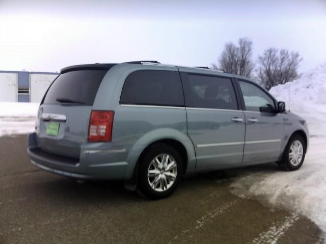 2008 Chrysler Town and Country SLT 25