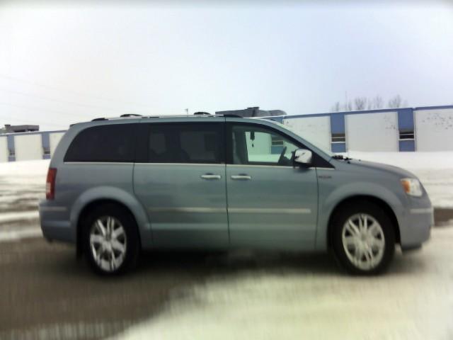 2008 Chrysler Town and Country SLT 25