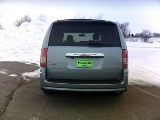 2008 Chrysler Town and Country SLT 25