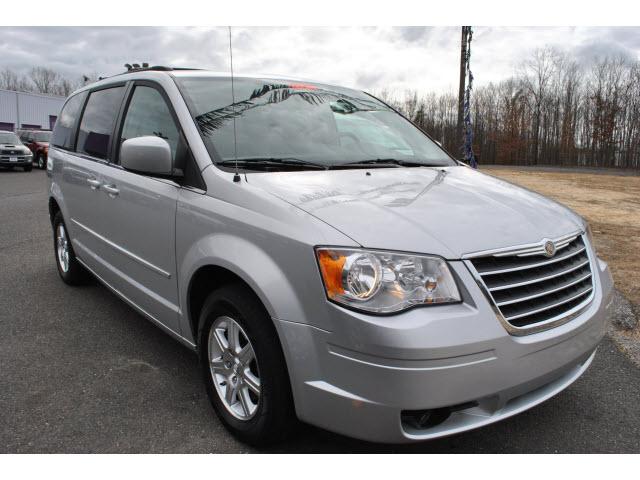 2008 Chrysler Town and Country Unknown
