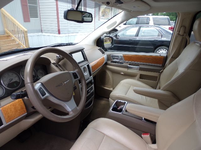 2008 Chrysler Town and Country XLT 4X4 Diesel BAD Credit OK