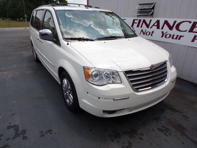 2008 Chrysler Town and Country XLT 4X4 Diesel BAD Credit OK