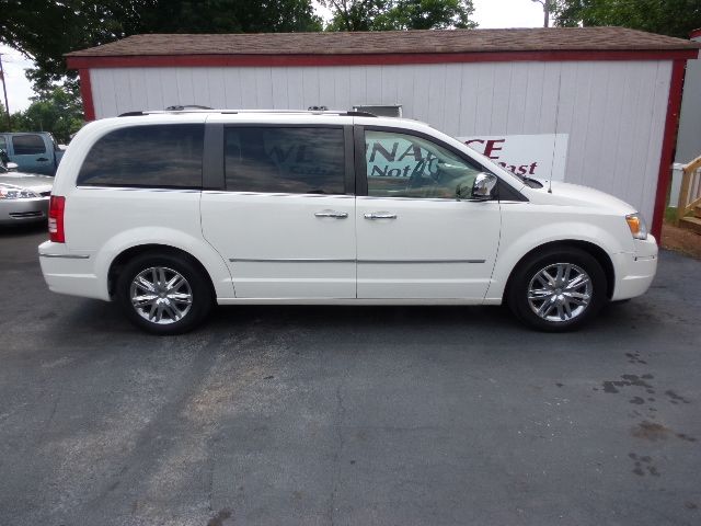 2008 Chrysler Town and Country XLT 4X4 Diesel BAD Credit OK