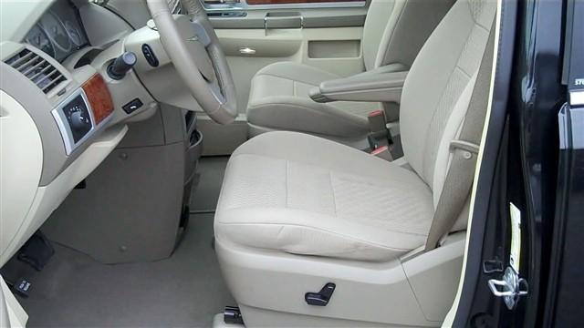 2009 Chrysler Town and Country 3.5
