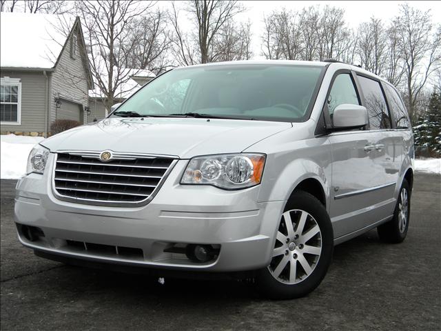 2009 Chrysler Town and Country 2500 HC 140 WB