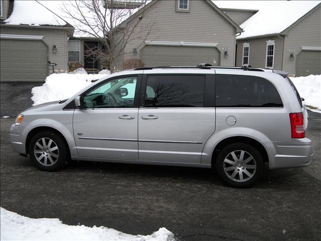 2009 Chrysler Town and Country 2500 HC 140 WB