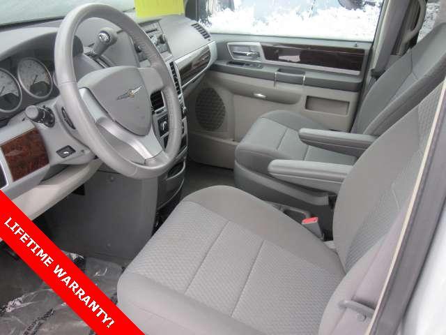 2009 Chrysler Town and Country 3.5