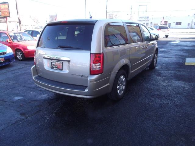 2009 Chrysler Town and Country 4dr Sdn 4.3L 4matic AWD Sedan