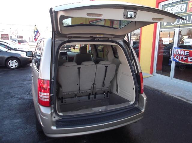 2009 Chrysler Town and Country 4dr Sdn 4.3L 4matic AWD Sedan