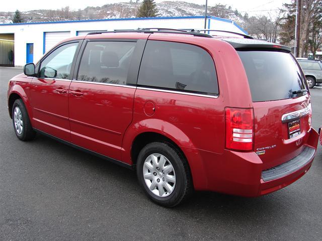 2009 Chrysler Town and Country SL Regular Cab 2WD