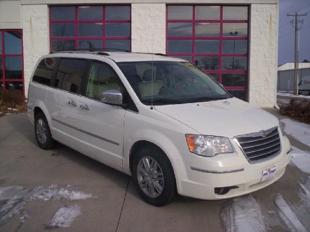 2009 Chrysler Town and Country SLT 25