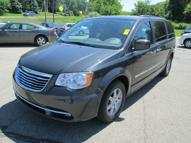 2011 Chrysler Town and Country 750li Xdrive 1-ownerawdnavigation Sedan