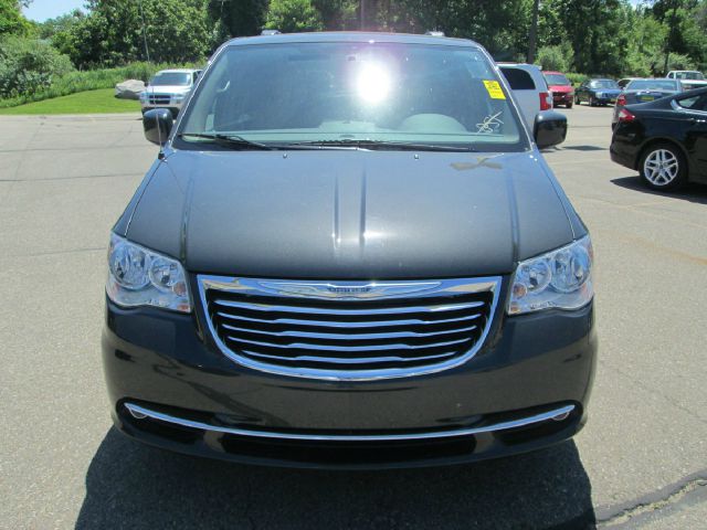 2011 Chrysler Town and Country 750li Xdrive 1-ownerawdnavigation Sedan