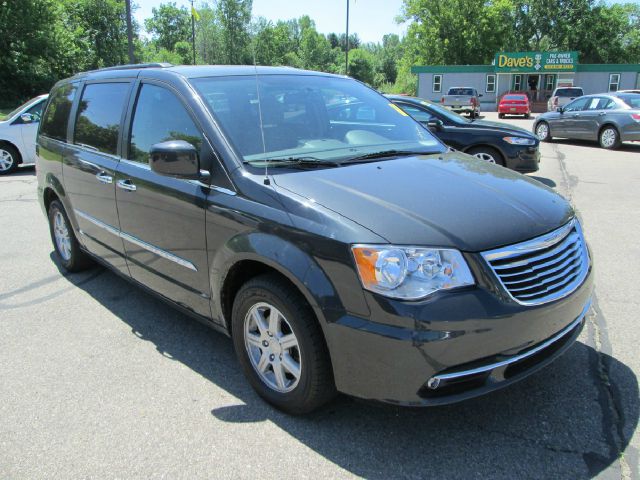 2011 Chrysler Town and Country 750li Xdrive 1-ownerawdnavigation Sedan