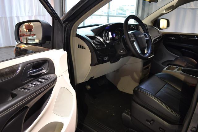 2011 Chrysler Town and Country 4dr 2.9L Twin Turbo AWD W/3rd