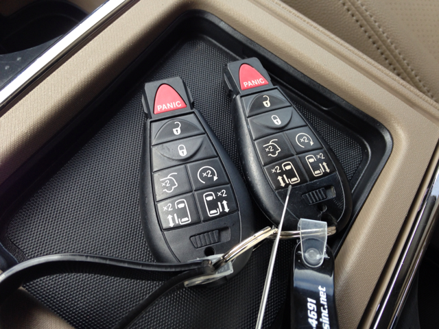 2011 Chrysler Town & Country Limited NAV 4X4