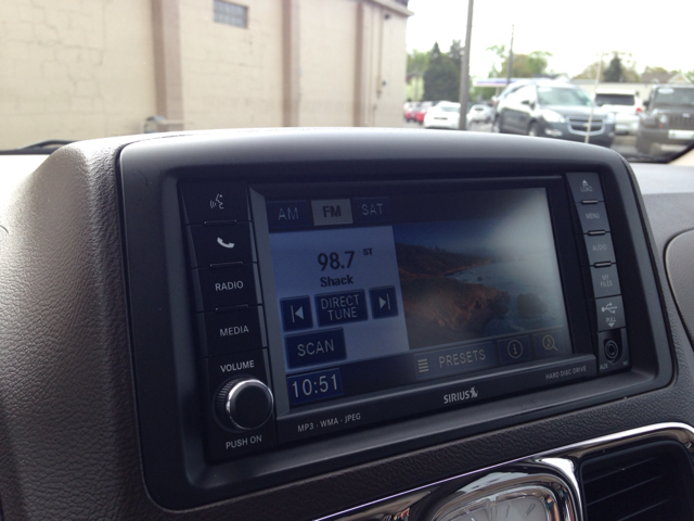 2011 Chrysler Town & Country Limited NAV 4X4