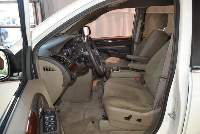 2012 Chrysler Town and Country 750li Xdrive 1-ownerawdnavigation Sedan