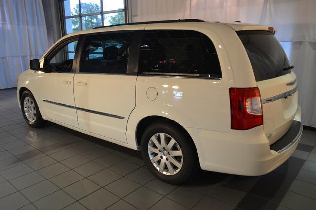2012 Chrysler Town and Country 750li Xdrive 1-ownerawdnavigation Sedan