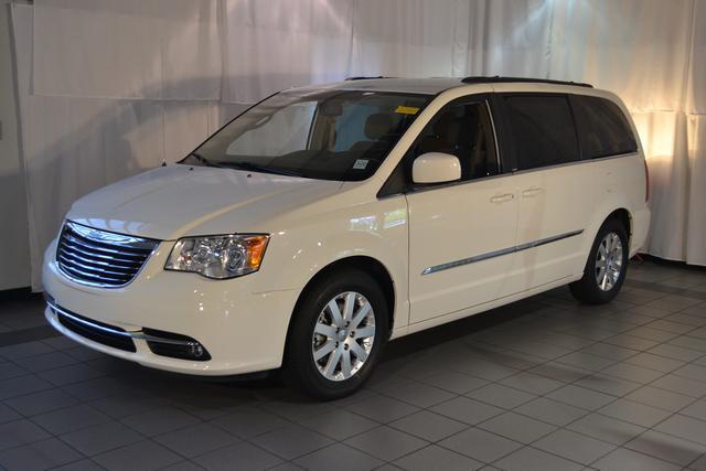 2012 Chrysler Town and Country 750li Xdrive 1-ownerawdnavigation Sedan