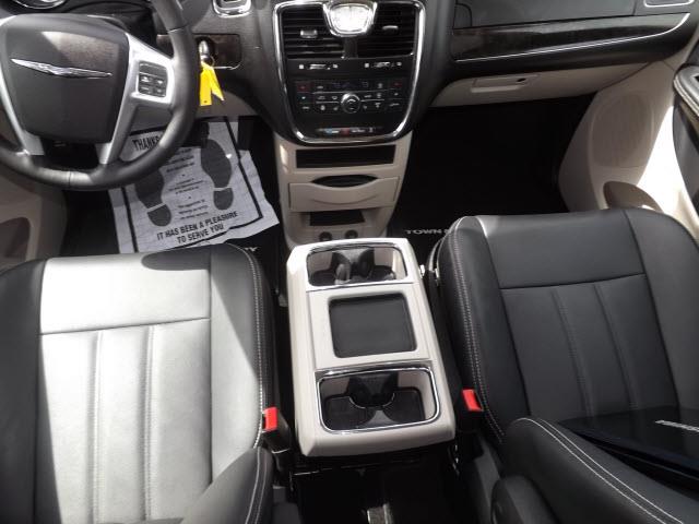 2012 Chrysler Town and Country 4dr 2.9L Twin Turbo AWD W/3rd