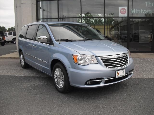 2013 Chrysler Town and Country SLT 25