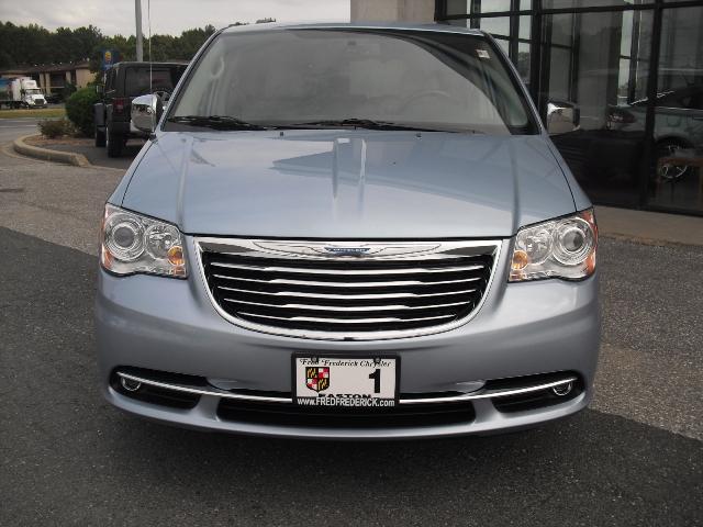 2013 Chrysler Town and Country SLT 25