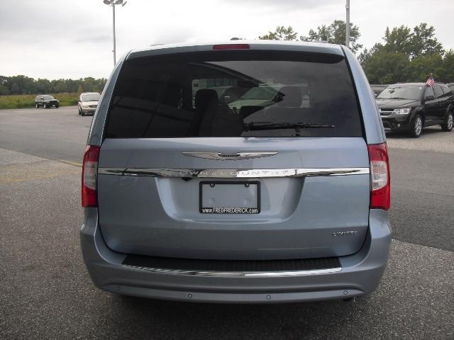 2013 Chrysler Town and Country SLT 25