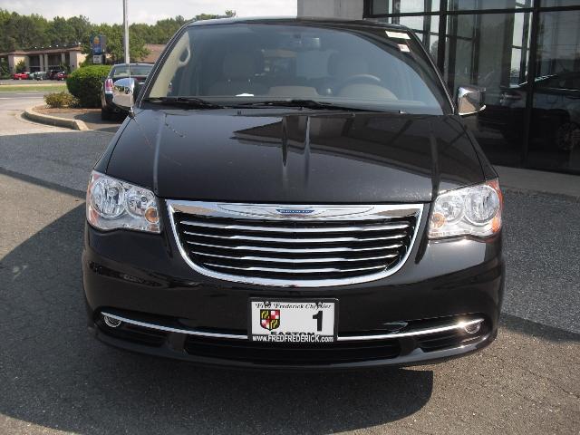 2013 Chrysler Town and Country Limited NAV 4X4