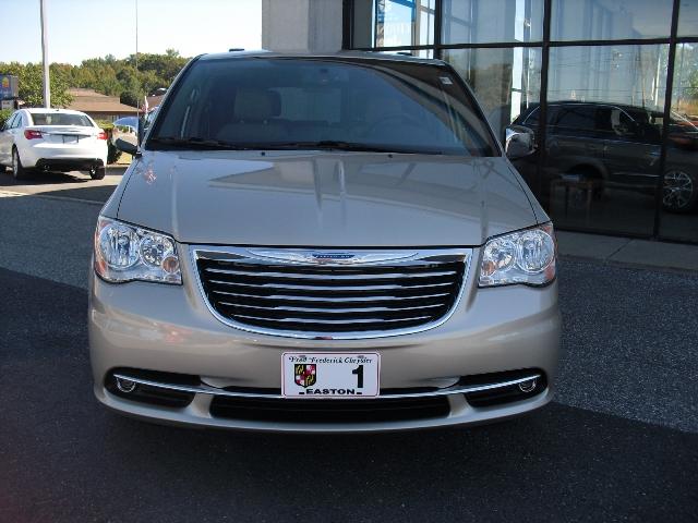 2013 Chrysler Town and Country Limited NAV 4X4