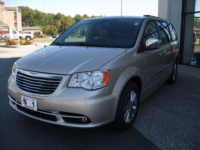 2013 Chrysler Town and Country Limited NAV 4X4