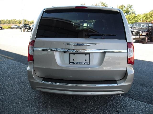 2013 Chrysler Town and Country Limited NAV 4X4