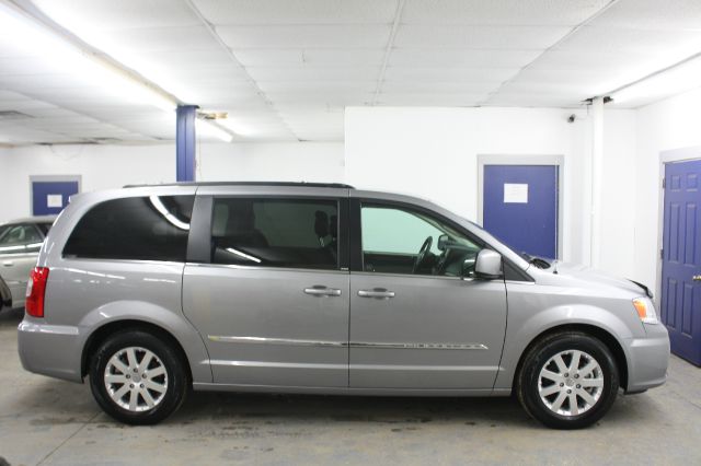 2014 Chrysler Town and Country 750li Xdrive 1-ownerawdnavigation Sedan