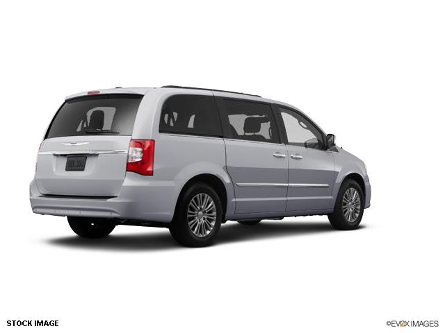 2014 Chrysler Town and Country SC Manual 2WD